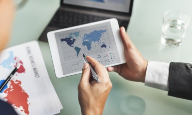 Consolider sa stratégie d’export : optimiser sa veille et son benchmark normatif